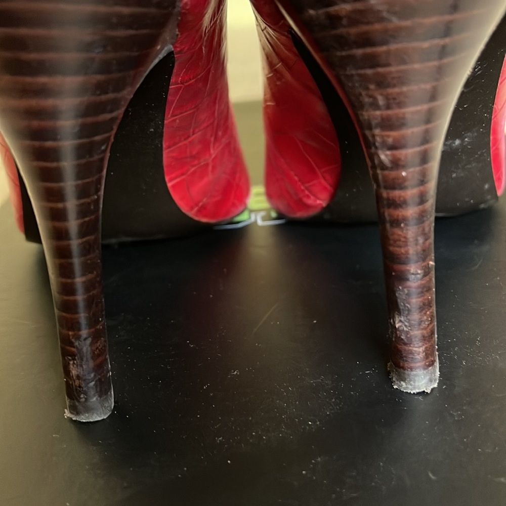 Lauren - Ralph Lauren - red pump size 9 B. - Picture 4 of 6